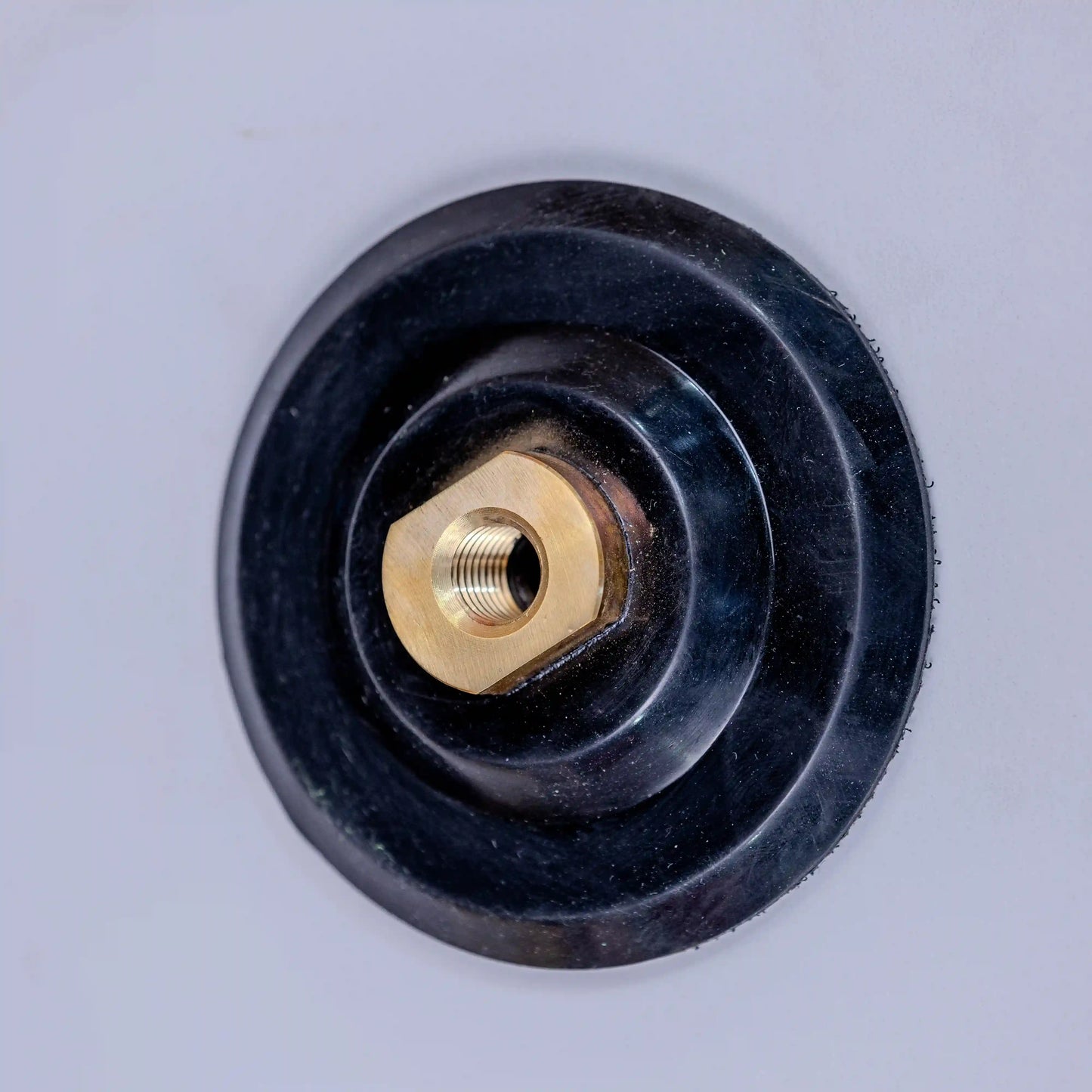 E1047 Gumeni držač jastučića sa ergonomskim rukohvatom i preciznim prijanjanjem