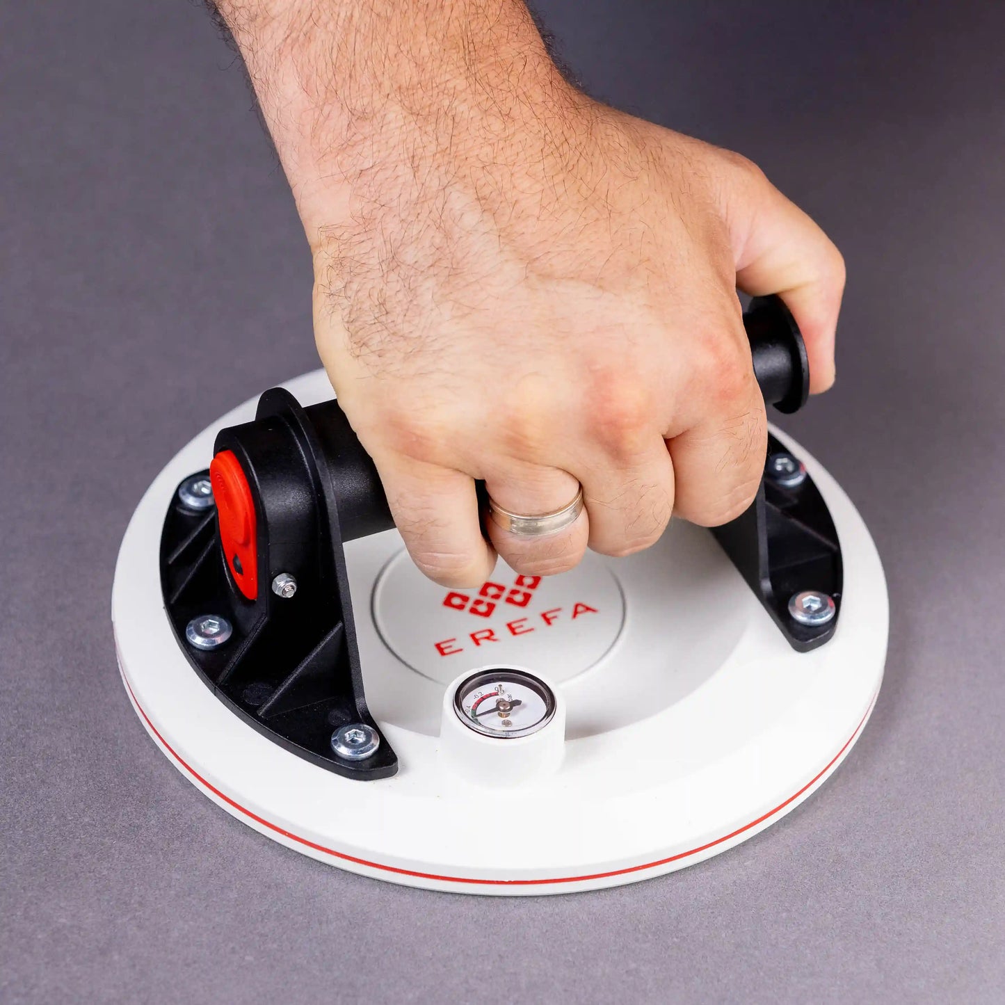 E3012 Ručna vakuum čaša (nosač) sa električnom pumpom – nosivost 150 kg