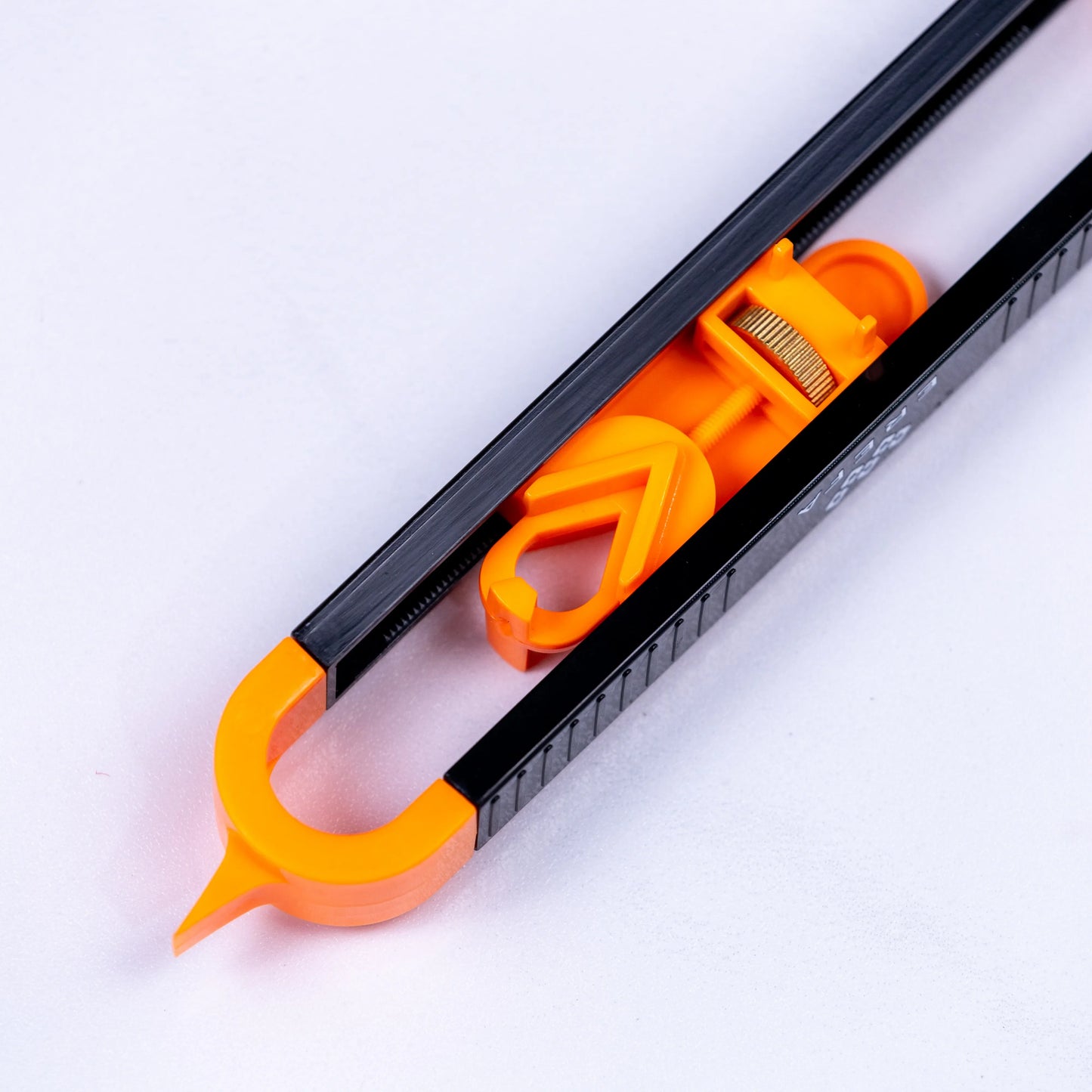 E1097 Set profilnih lenjira sa ergonomskim rukohvatom i preciznom kalibracijom