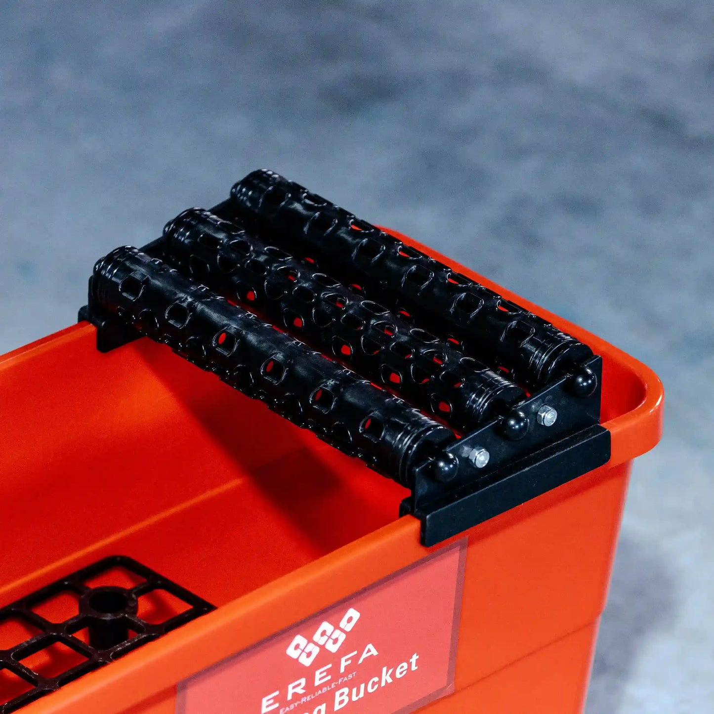 E2017 Kanta za čišćenje od visokog gustinskog polietilena sa integrisanim valjkom i kapacitetom od 20L