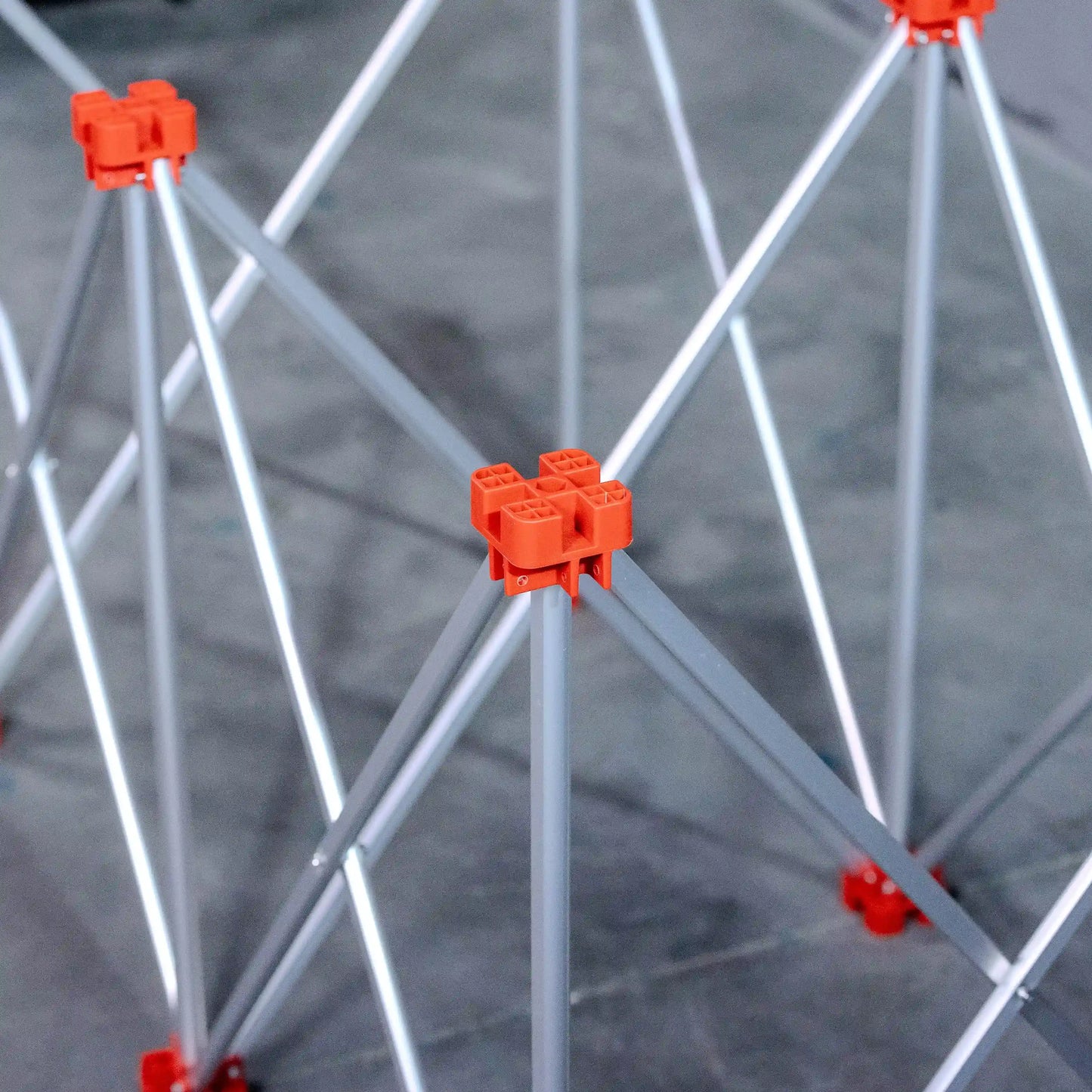 E2018 Čelični sto sa šest nogu za precizno poravnanje i maksimalnu stabilnost