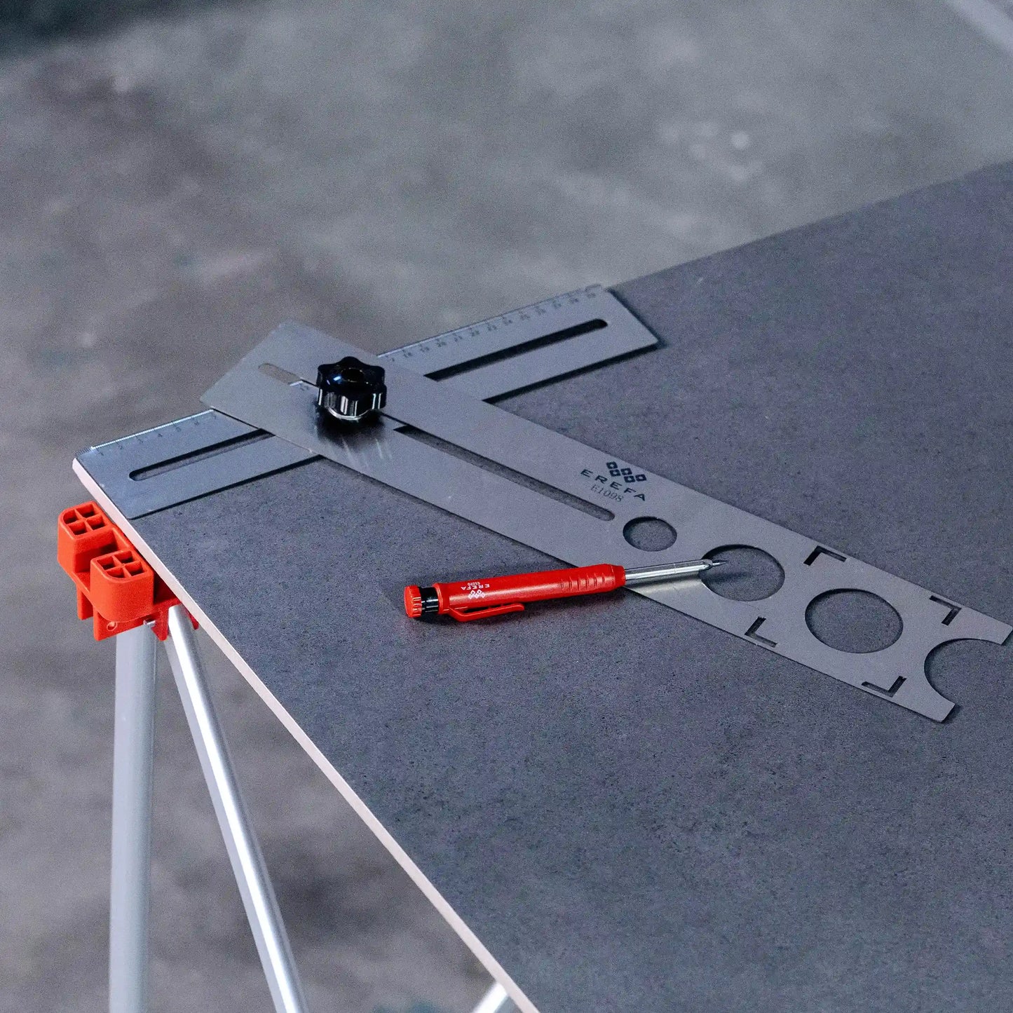 E2018 Čelični sto sa šest nogu za precizno poravnanje i maksimalnu stabilnost