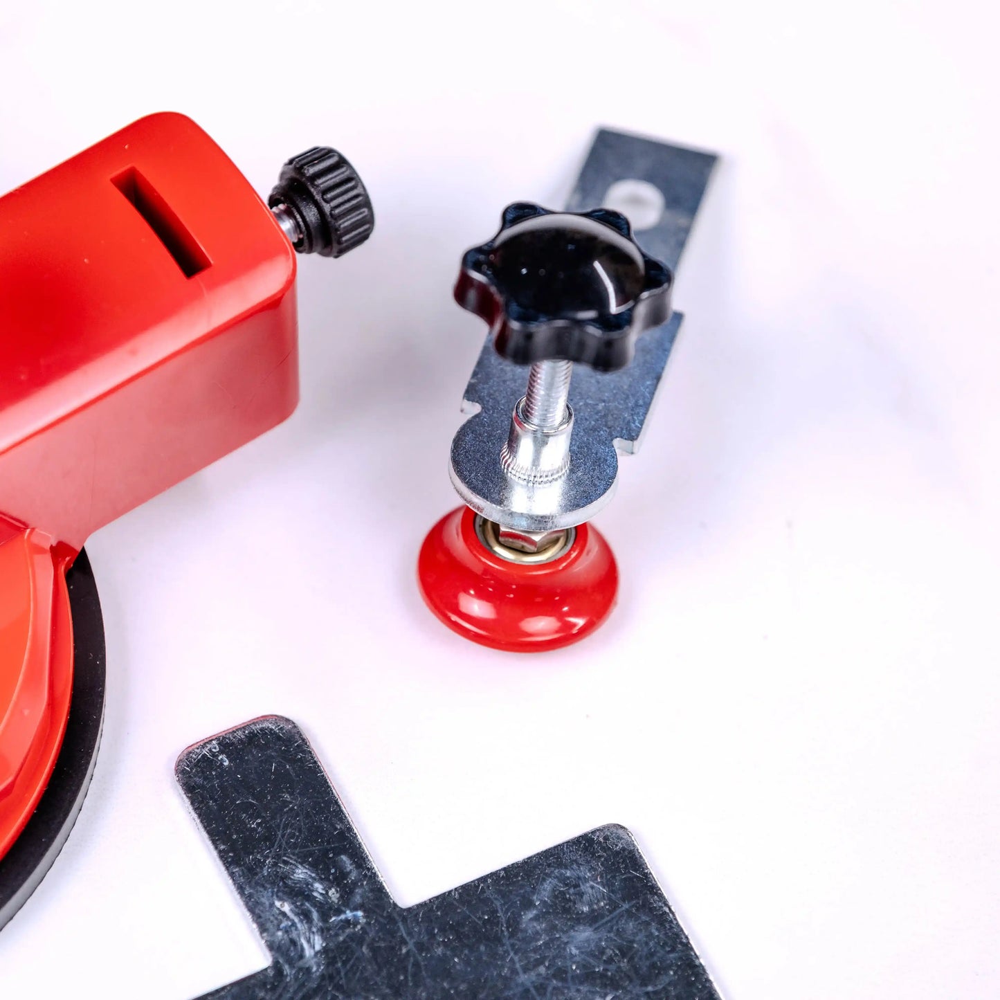 E1026 Podesiva ugaona vakuum čaša (nosač) sa ergonomskom drškom i kapacitetom od 50 kg