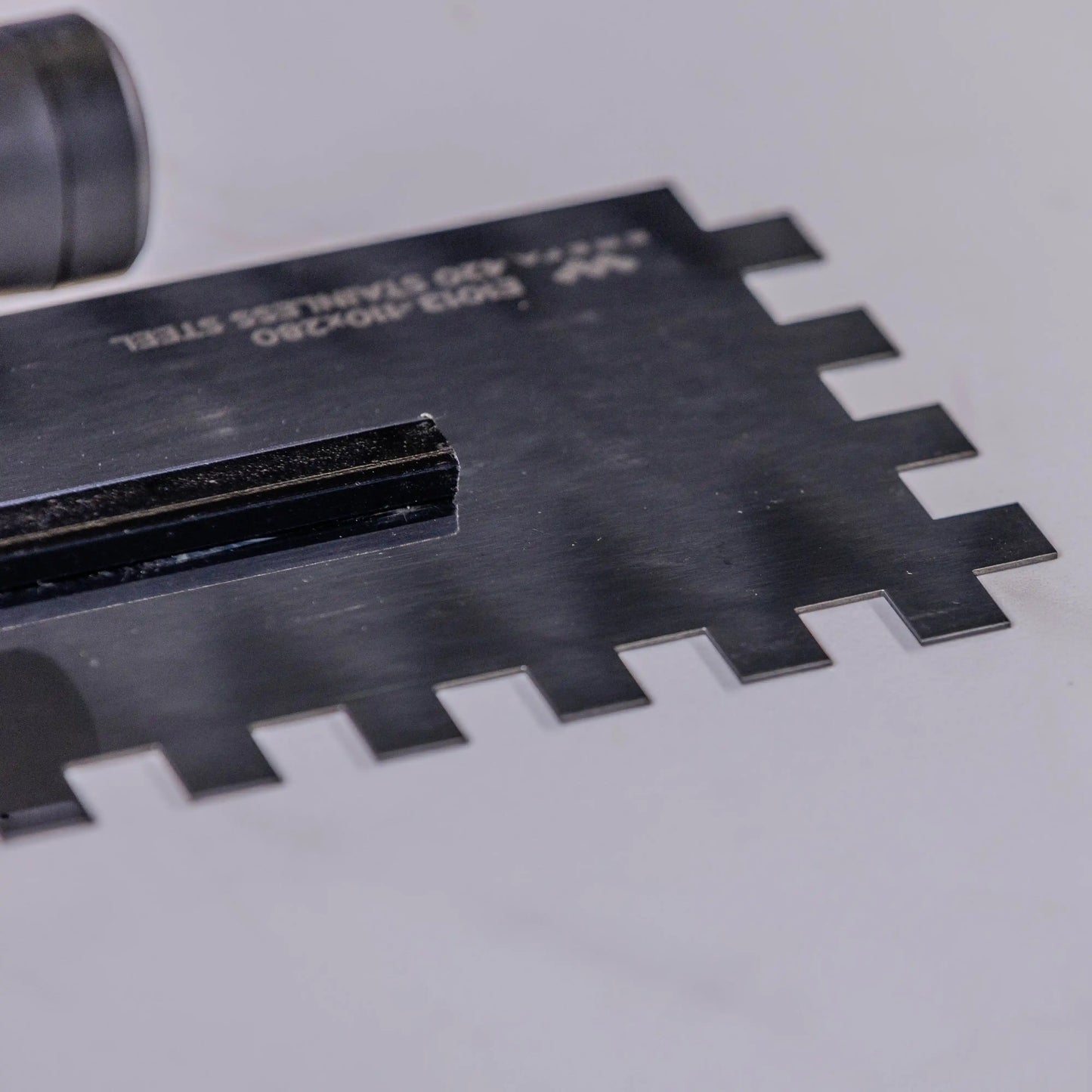 E1013 Inox gleterica sa razmakom od 12 mm