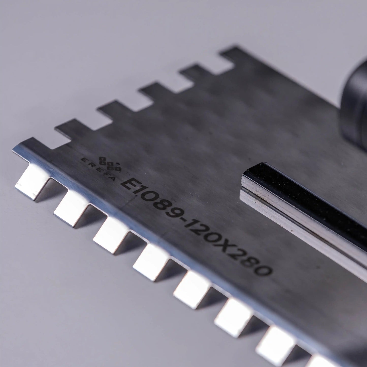 E1089 Gleterica od nerđajućeg čelika sa ergonomskom drškom